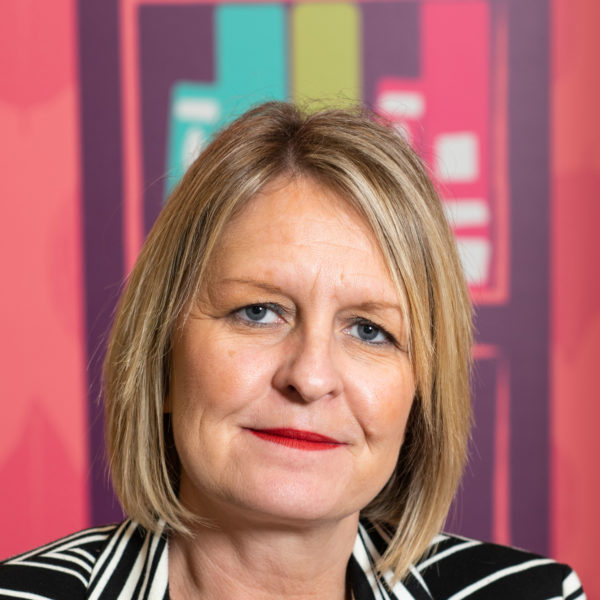 Lisa Yates, 